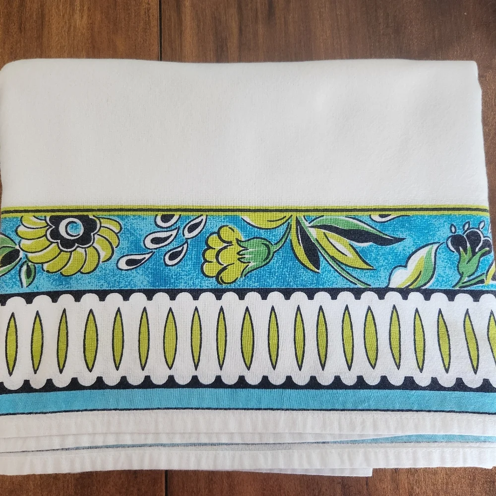Williams Sonoma Blue, Lime and Black Floral Border Table Cloth & 6 Napkins